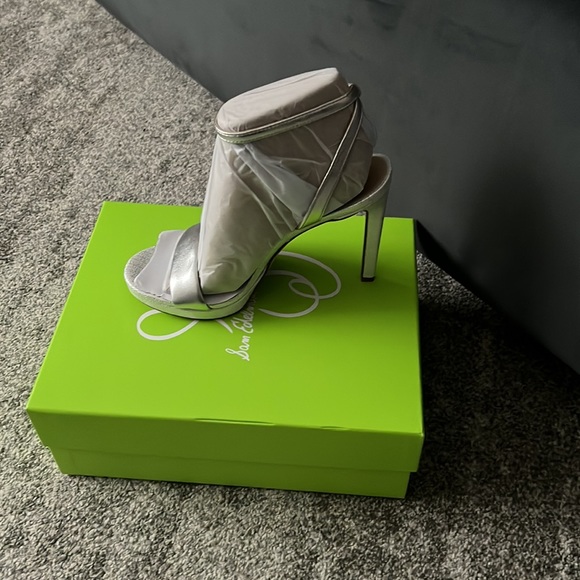 Beautiful sandals - Picture 2 of 5